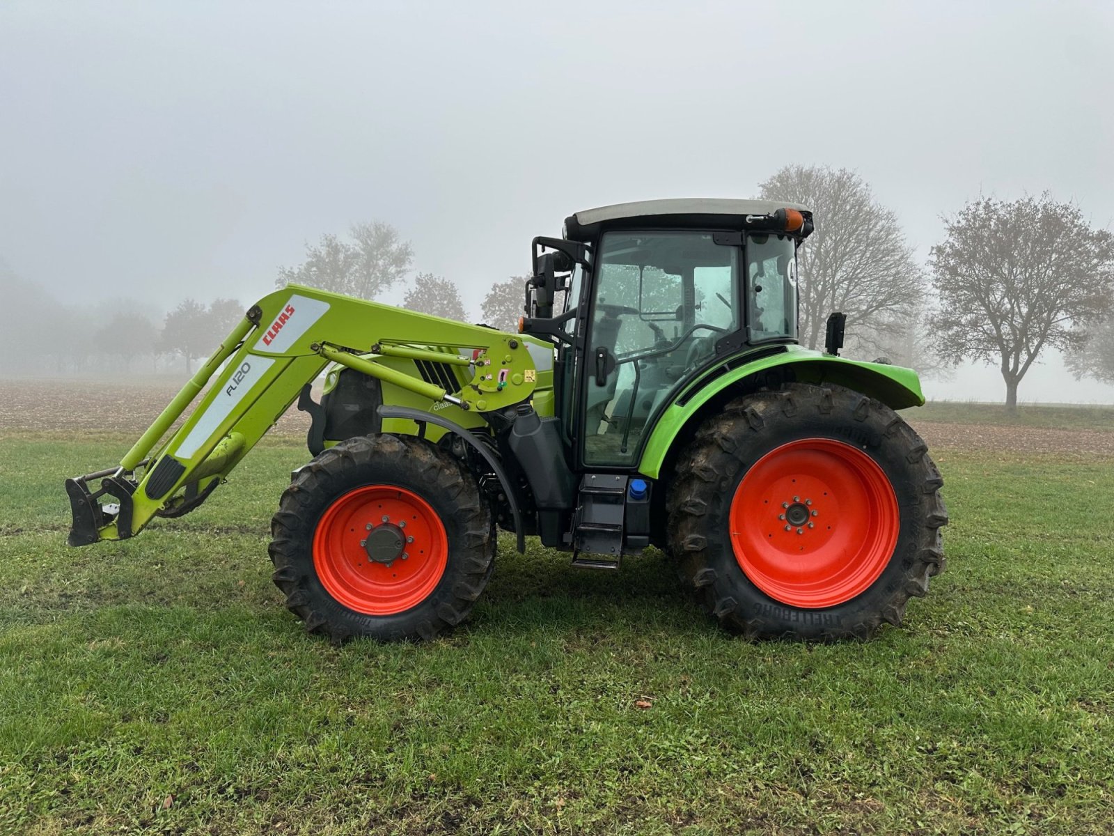 Traktor типа CLAAS Arion 440, Gebrauchtmaschine в Nellingen (Фотография 1)