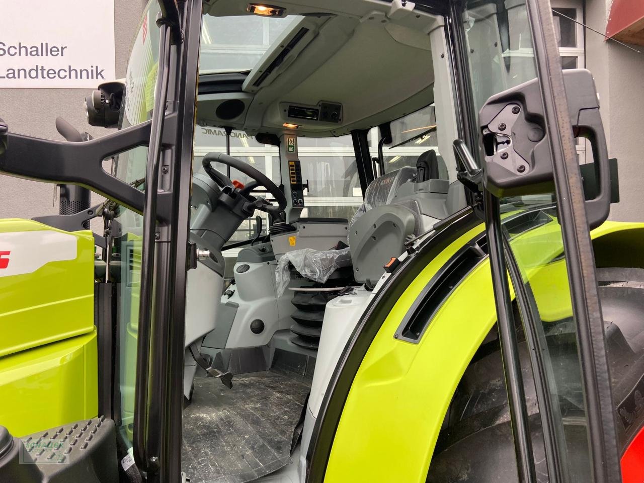 Traktor van het type CLAAS Arion 450 CIS neu FHZ gefederte Vorderachse, Neumaschine in Geiselhöring (Foto 9)