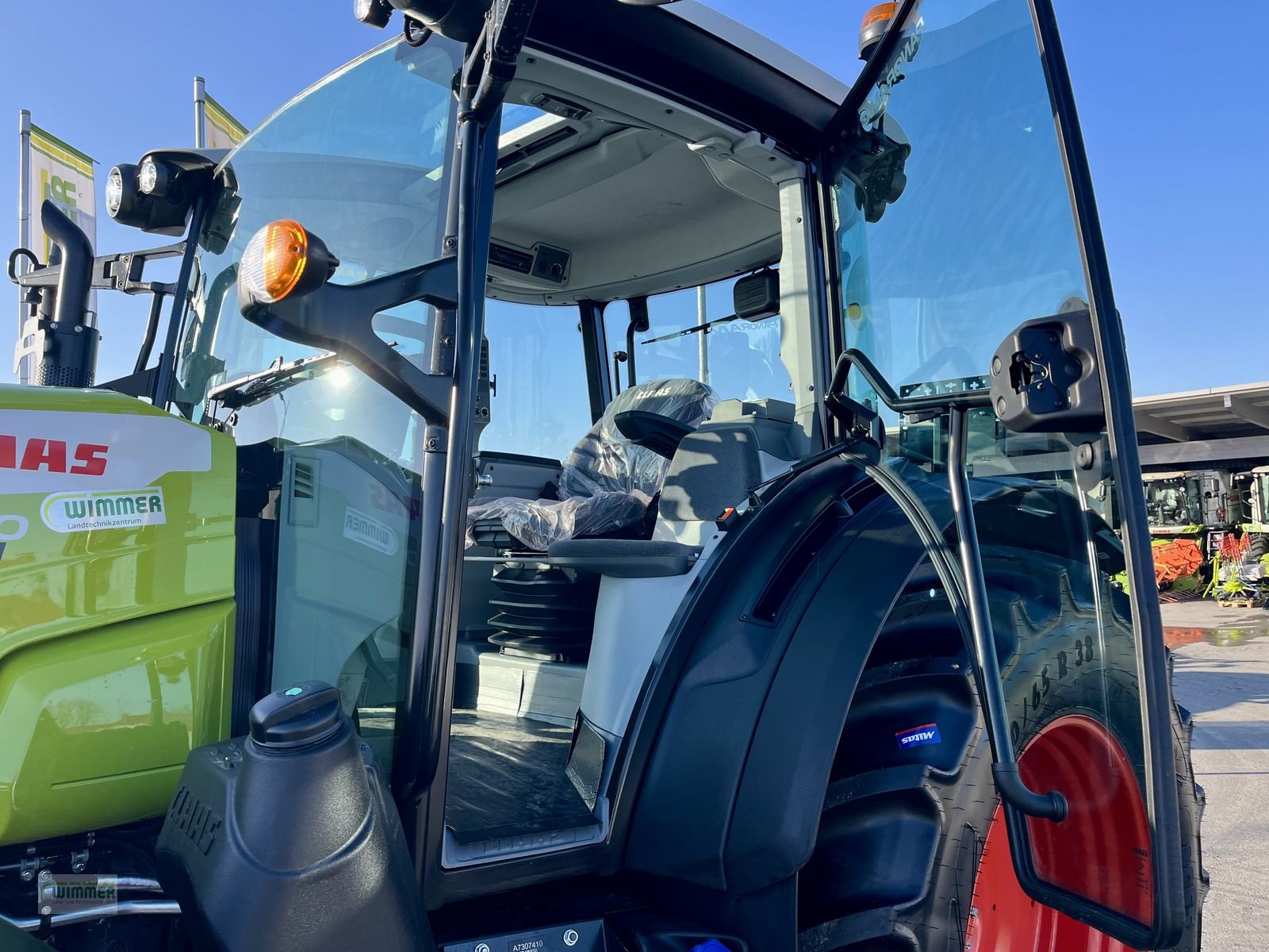 Traktor of the type CLAAS ARION 450 COMFORT / LASTSCHALT (ARION 400), Neumaschine in Kematen (Picture 11)