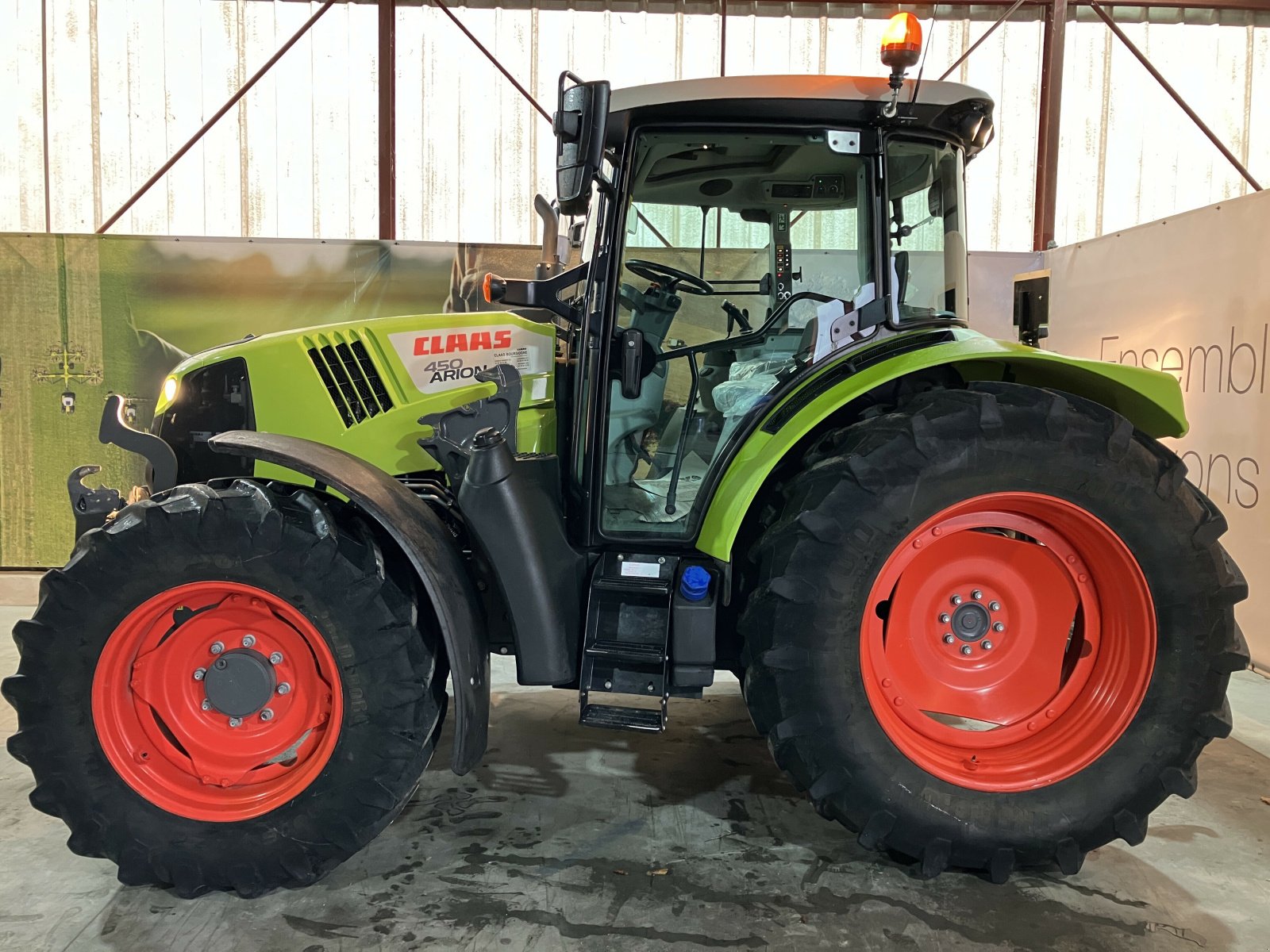 Traktor типа CLAAS ARION 450 CONCEPT, Gebrauchtmaschine в VAROIS & CHAIGNOT (Фотография 3)
