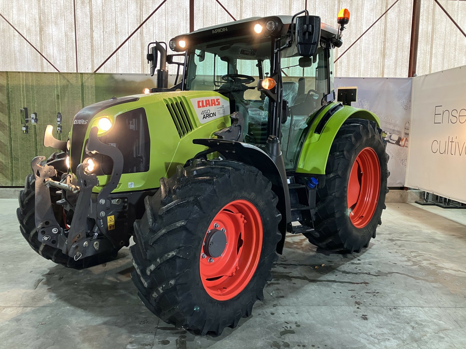 Traktor типа CLAAS ARION 450 CONCEPT, Gebrauchtmaschine в VAROIS & CHAIGNOT (Фотография 1)