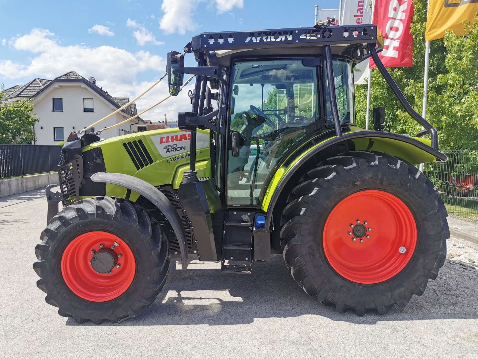 Traktor of the type CLAAS ARION 450, Gebrauchtmaschine in Naklo (Picture 2)