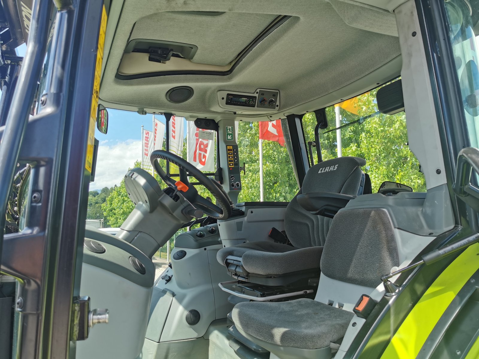 Traktor of the type CLAAS ARION 450, Gebrauchtmaschine in Naklo (Picture 16)