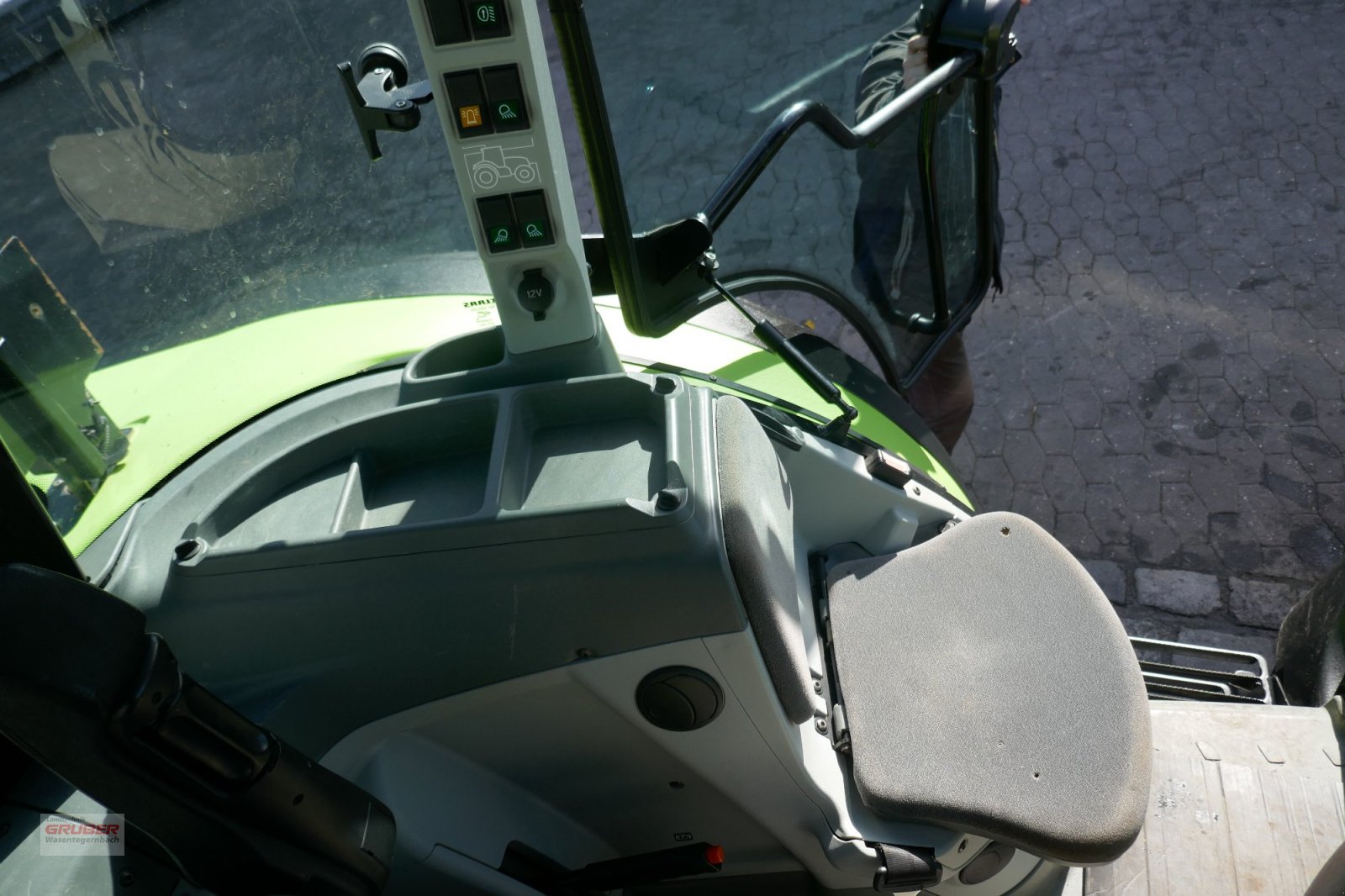 Traktor του τύπου CLAAS Arion 460 CIS Panoramic, Gebrauchtmaschine σε Dorfen (Φωτογραφία 17)