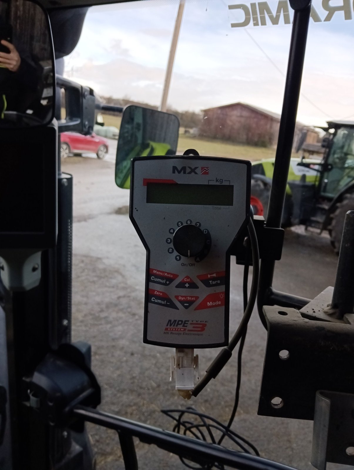 Traktor des Typs CLAAS Arion 460 CIS+ PANORAMIC, Gebrauchtmaschine in Tamm (Bild 3)