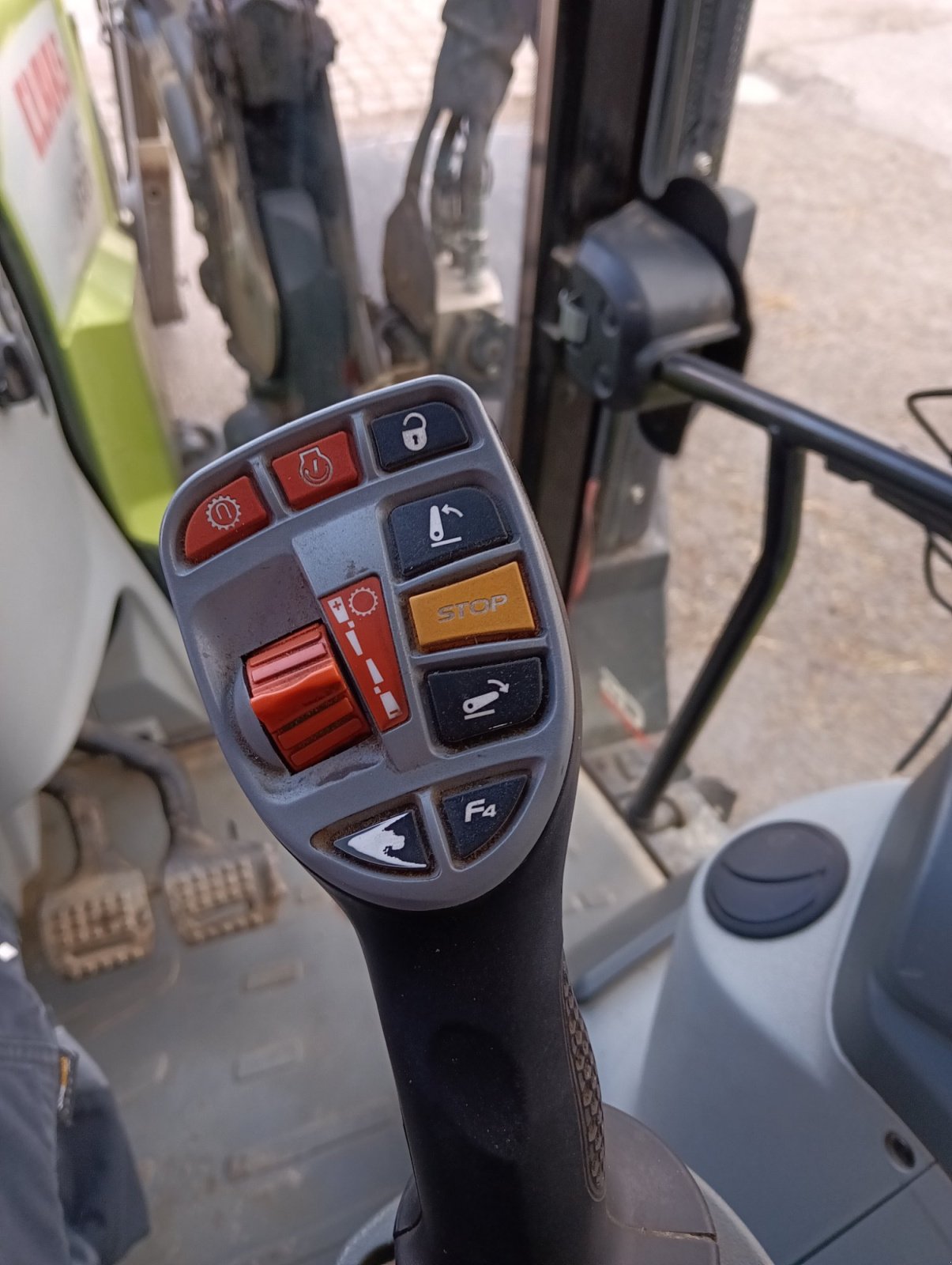 Traktor des Typs CLAAS Arion 460 CIS+ PANORAMIC, Gebrauchtmaschine in Tamm (Bild 11)