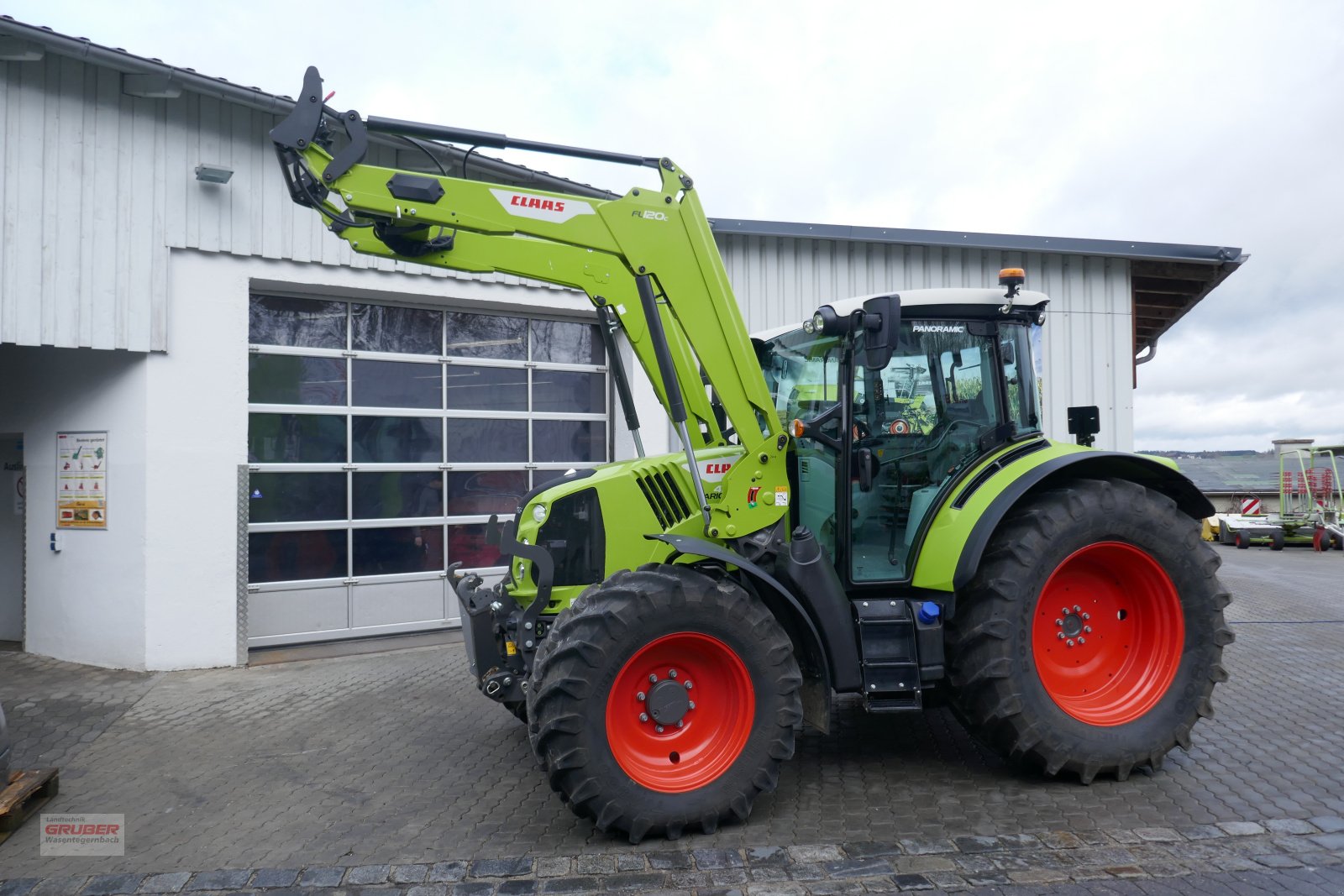 Traktor des Typs CLAAS Arion 470 CIS Panoramic inkl. FL120C, Gebrauchtmaschine in Dorfen (Bild 1)