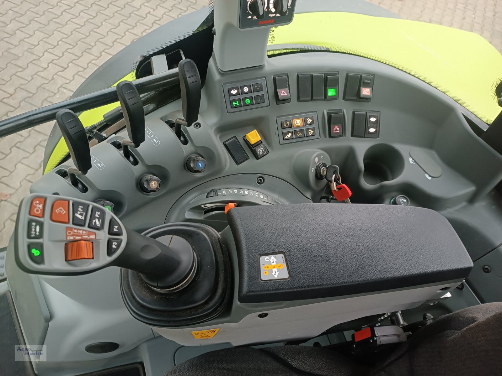 Traktor типа CLAAS Arion 470, Gebrauchtmaschine в Moosthenning (Фотография 9)