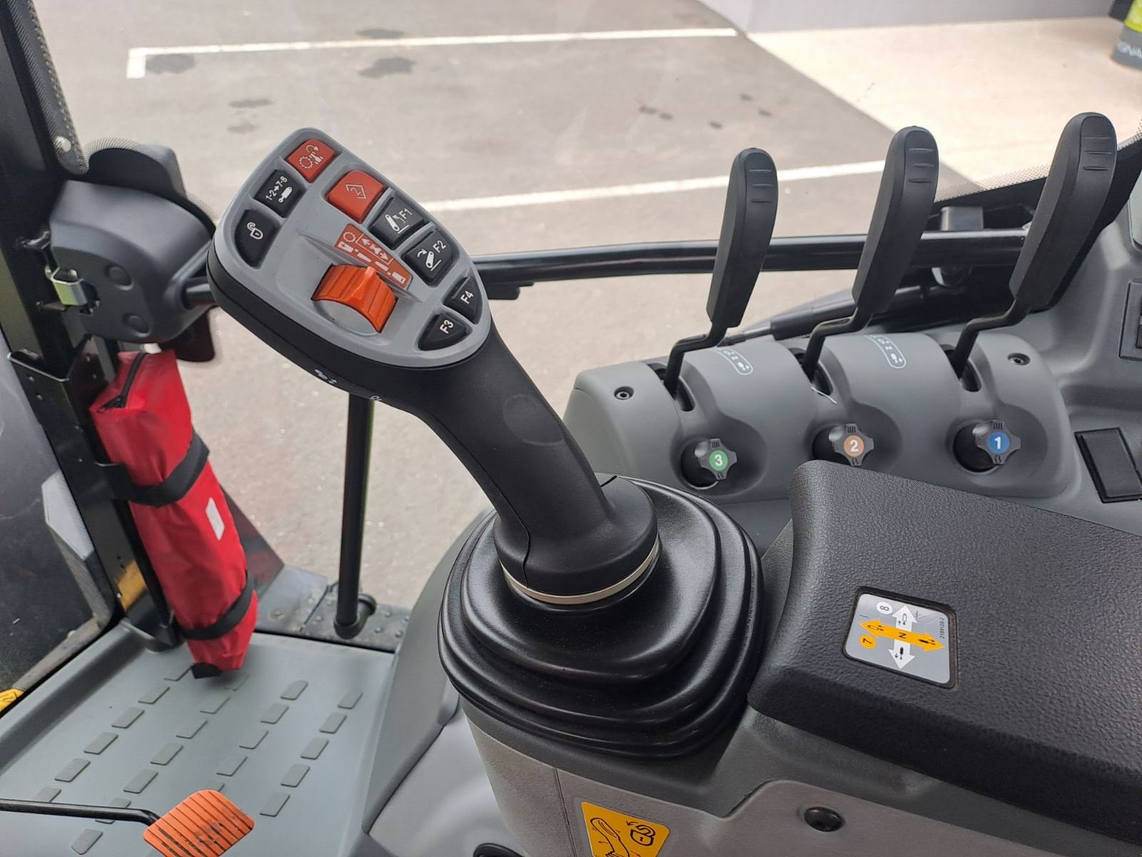 Traktor типа CLAAS ARION 470, Gebrauchtmaschine в Naklo (Фотография 9)