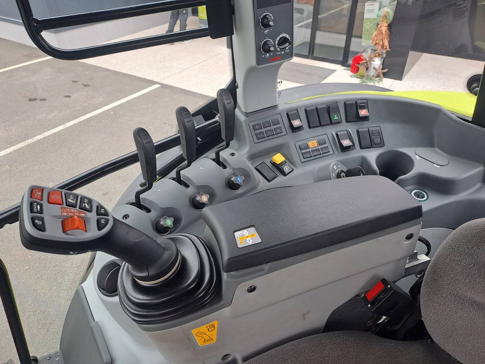 Traktor типа CLAAS ARION 470, Gebrauchtmaschine в Naklo (Фотография 19)