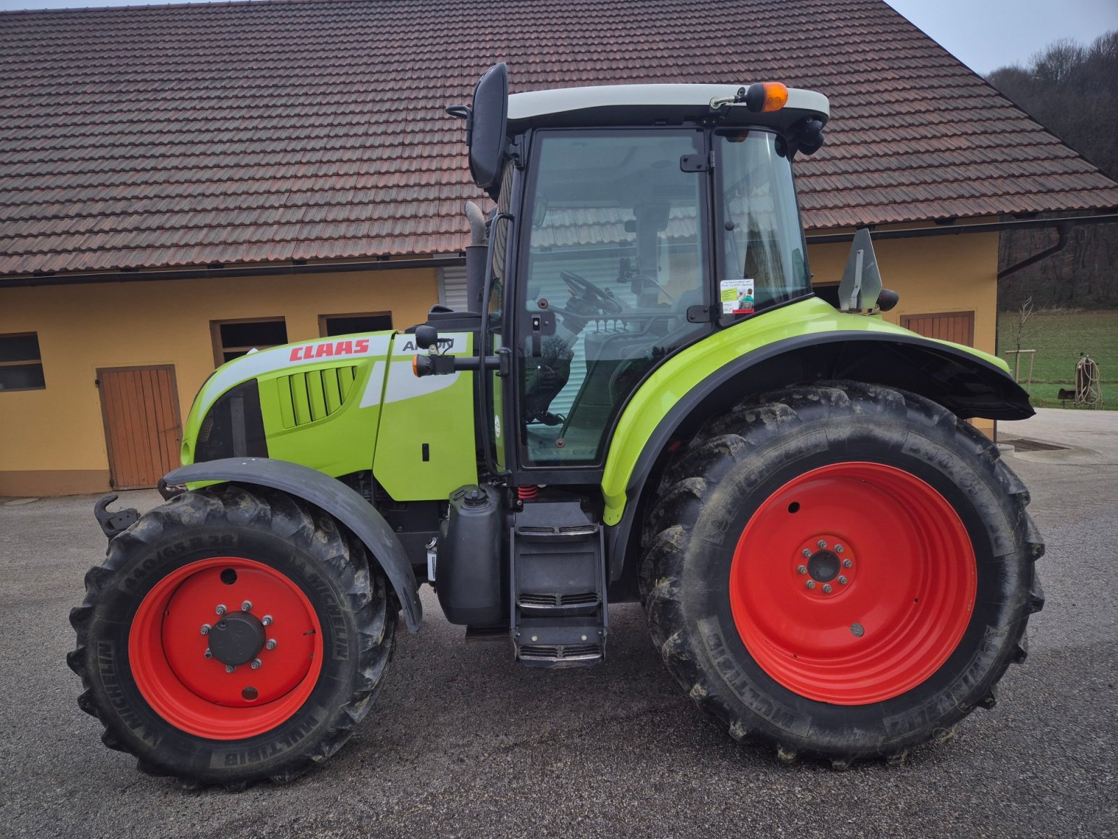 Traktor van het type CLAAS ARION 510 CIS, Gebrauchtmaschine in Naklo (Foto 10)