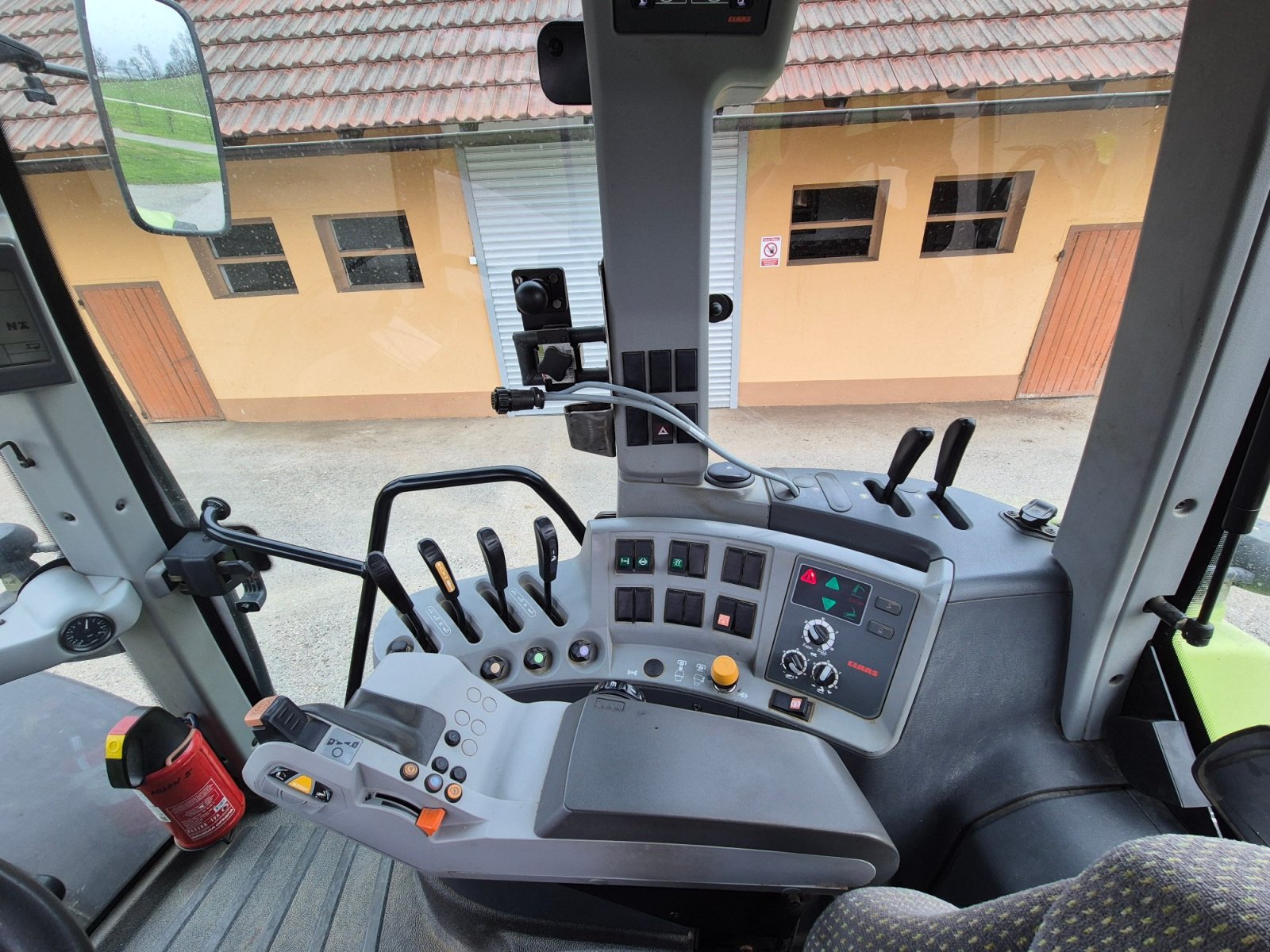 Traktor van het type CLAAS ARION 510 CIS, Gebrauchtmaschine in Naklo (Foto 15)