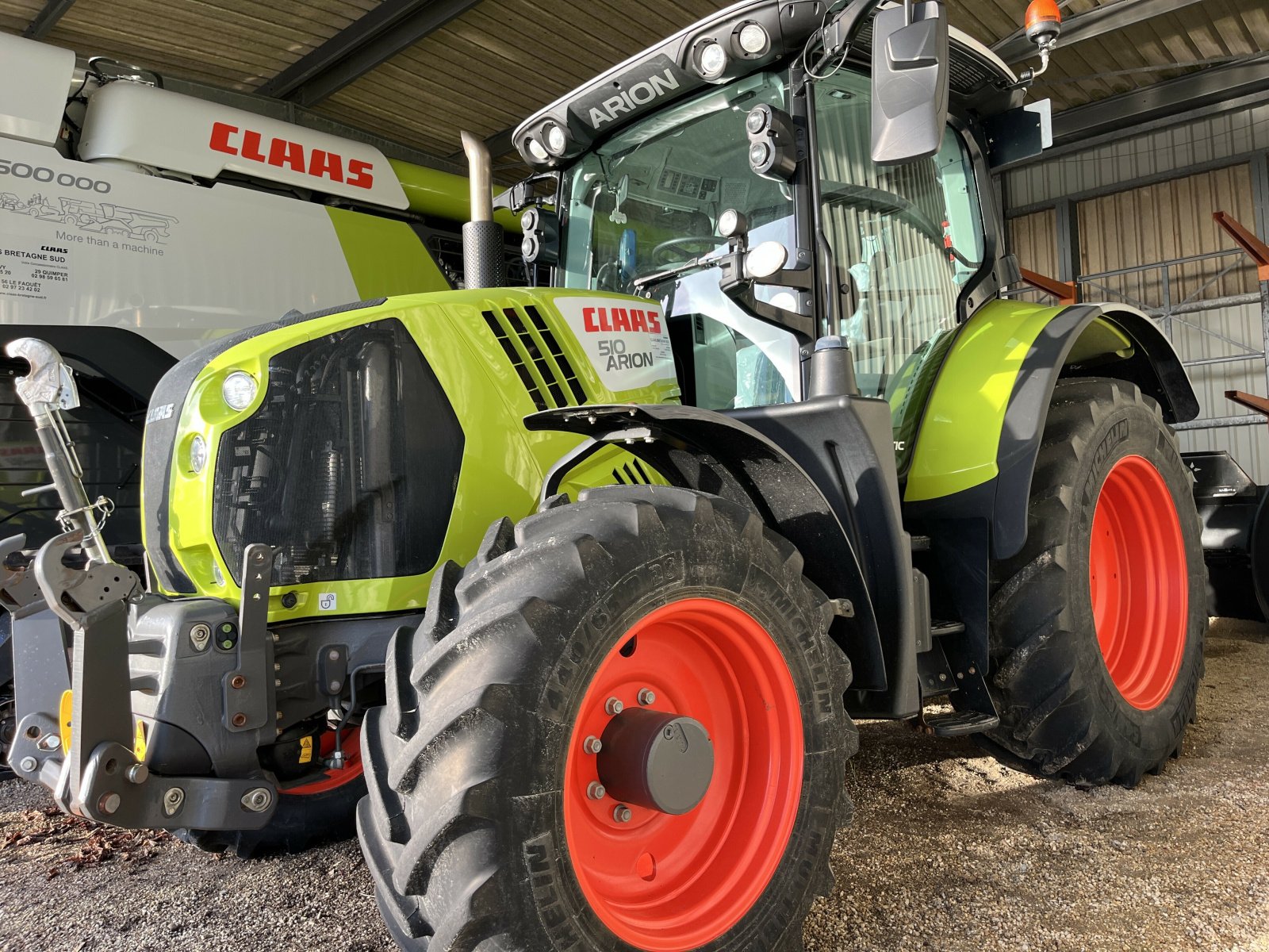 Traktor Türe ait CLAAS ARION 510 CMATIC BUSINESS, Gebrauchtmaschine içinde PONTIVY (resim 1)
