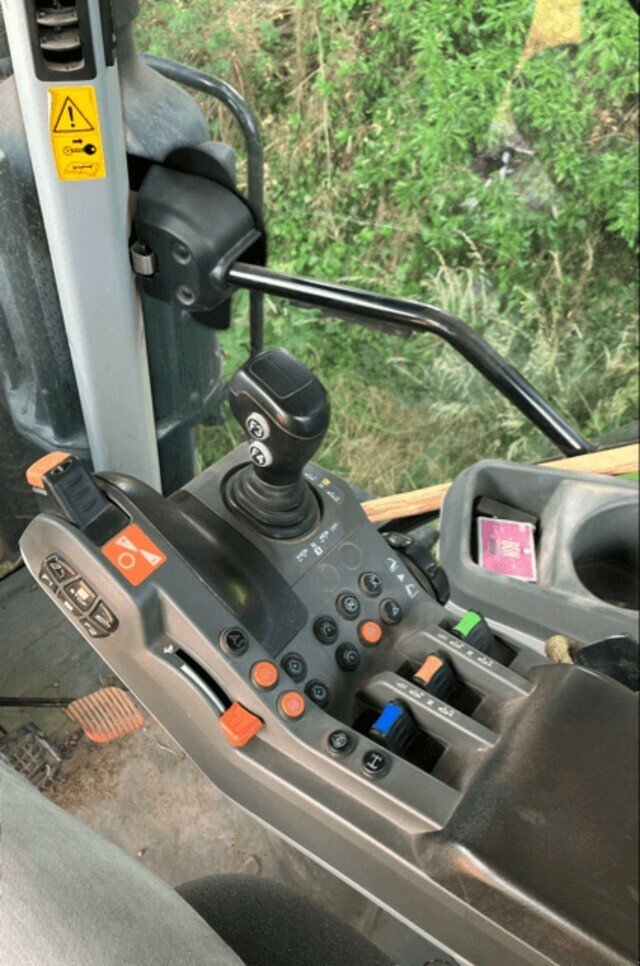 Traktor des Typs CLAAS ARION 510 CMATIC CONCEPT, Gebrauchtmaschine in Feurs (Bild 6)