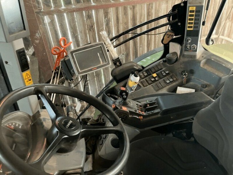 Traktor του τύπου CLAAS ARION 510 CMATIC SUR MESURE, Gebrauchtmaschine σε Hauteroche (Φωτογραφία 5)