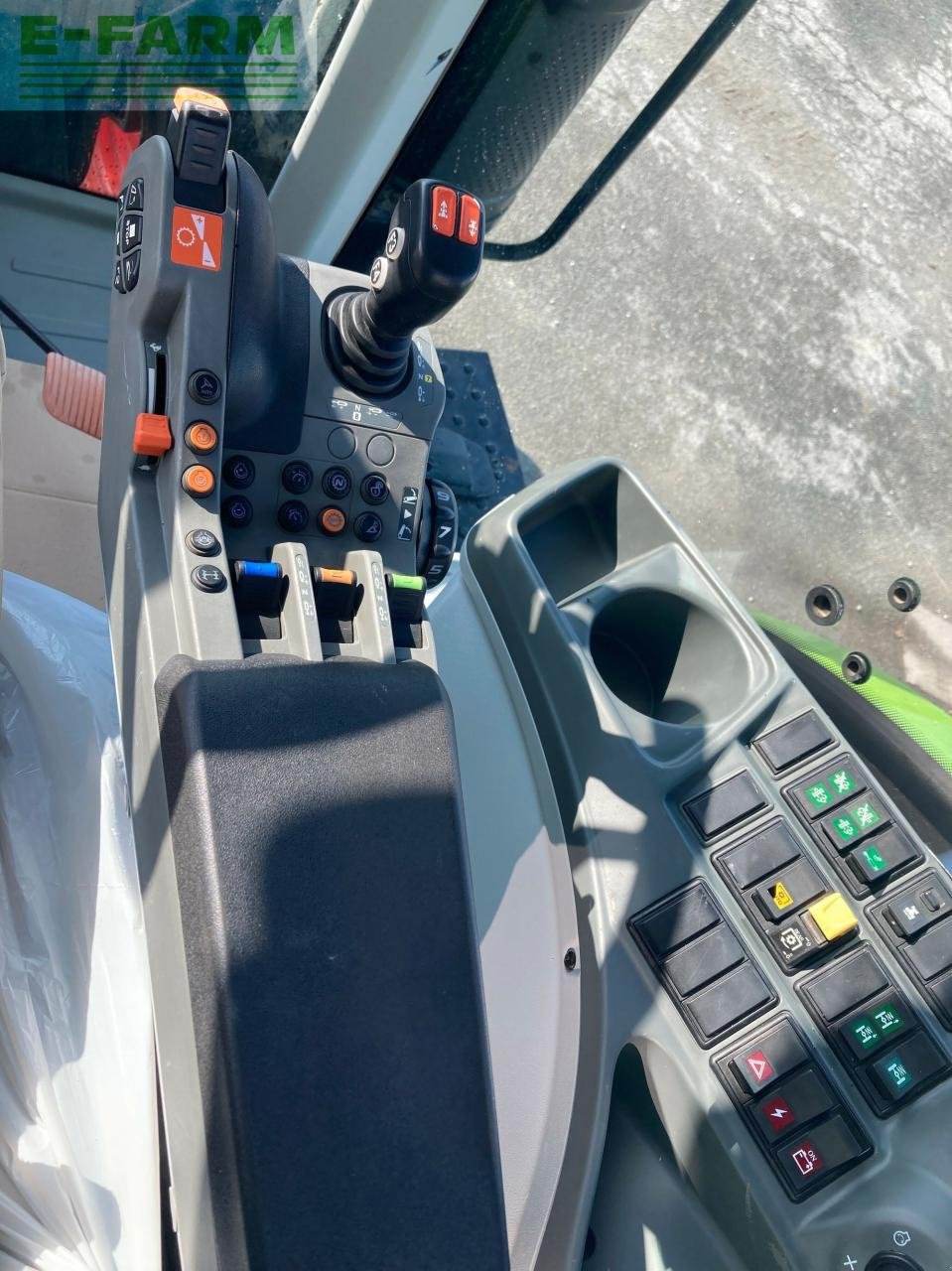 Traktor типа CLAAS arion 510 cmatic, Gebrauchtmaschine в ARNAGE (Фотография 10)