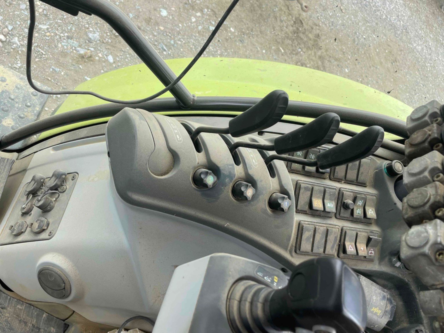 Traktor van het type CLAAS ARION 510 CONCEPT, Gebrauchtmaschine in ORLEIX (Foto 9)