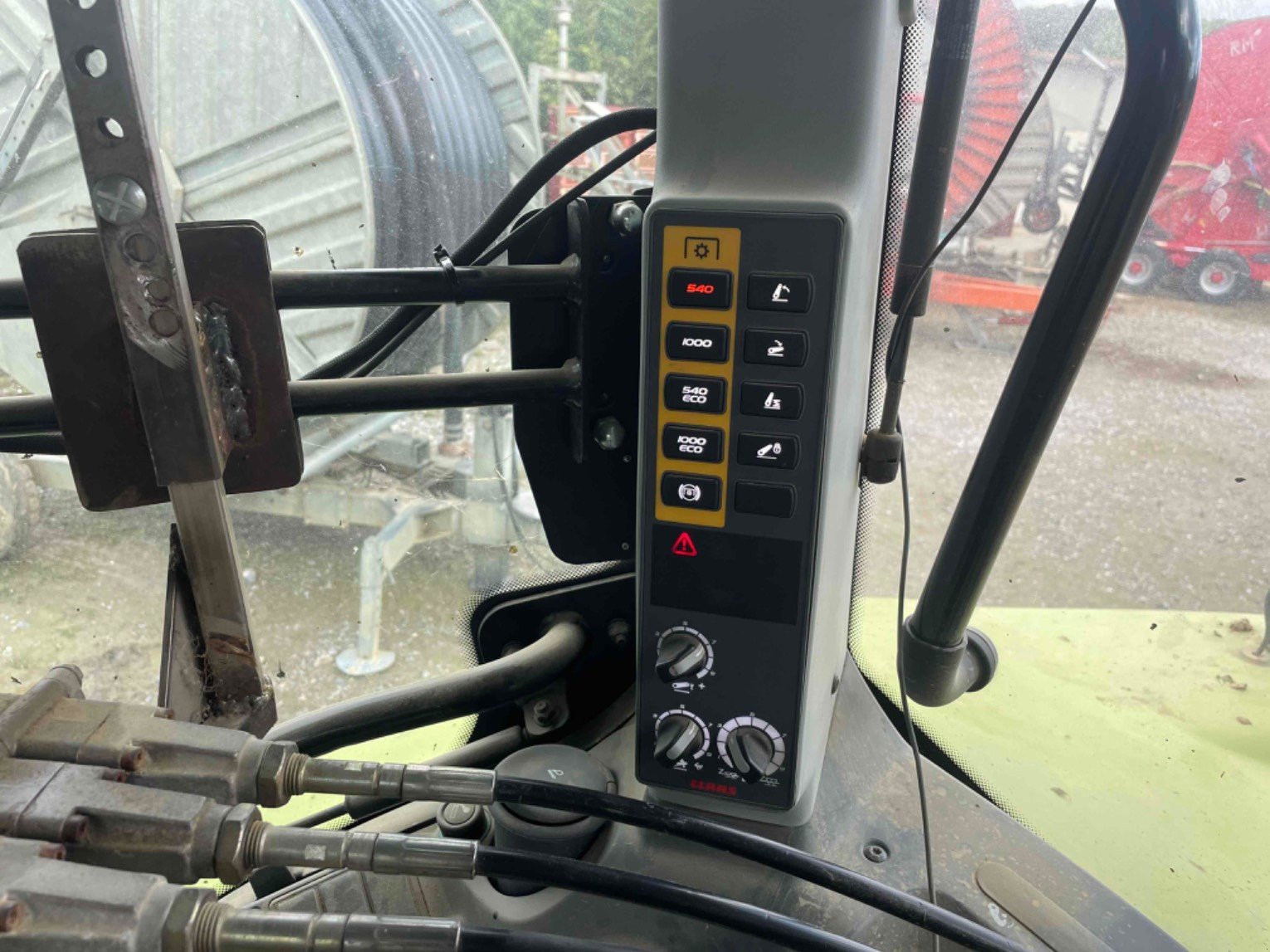 Traktor van het type CLAAS ARION 510 CONCEPT, Gebrauchtmaschine in ORLEIX (Foto 10)