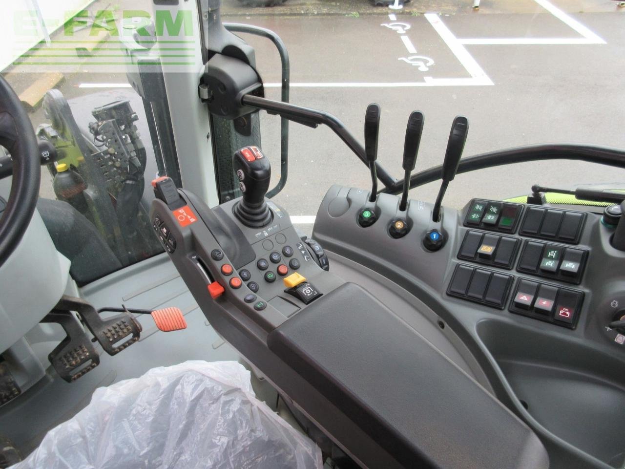 Traktor des Typs CLAAS arion 510 first edition, Gebrauchtmaschine in PLOUIGNEAU (Bild 8)