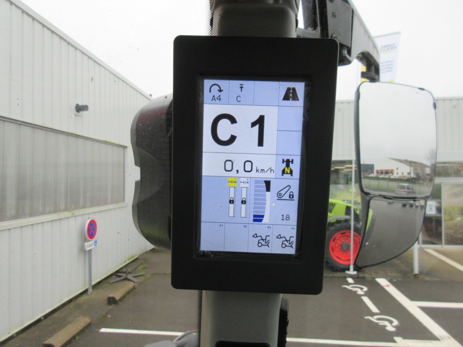 Traktor du type CLAAS ARION 510 FIRST EDITION, Gebrauchtmaschine en BEGARD (Photo 9)