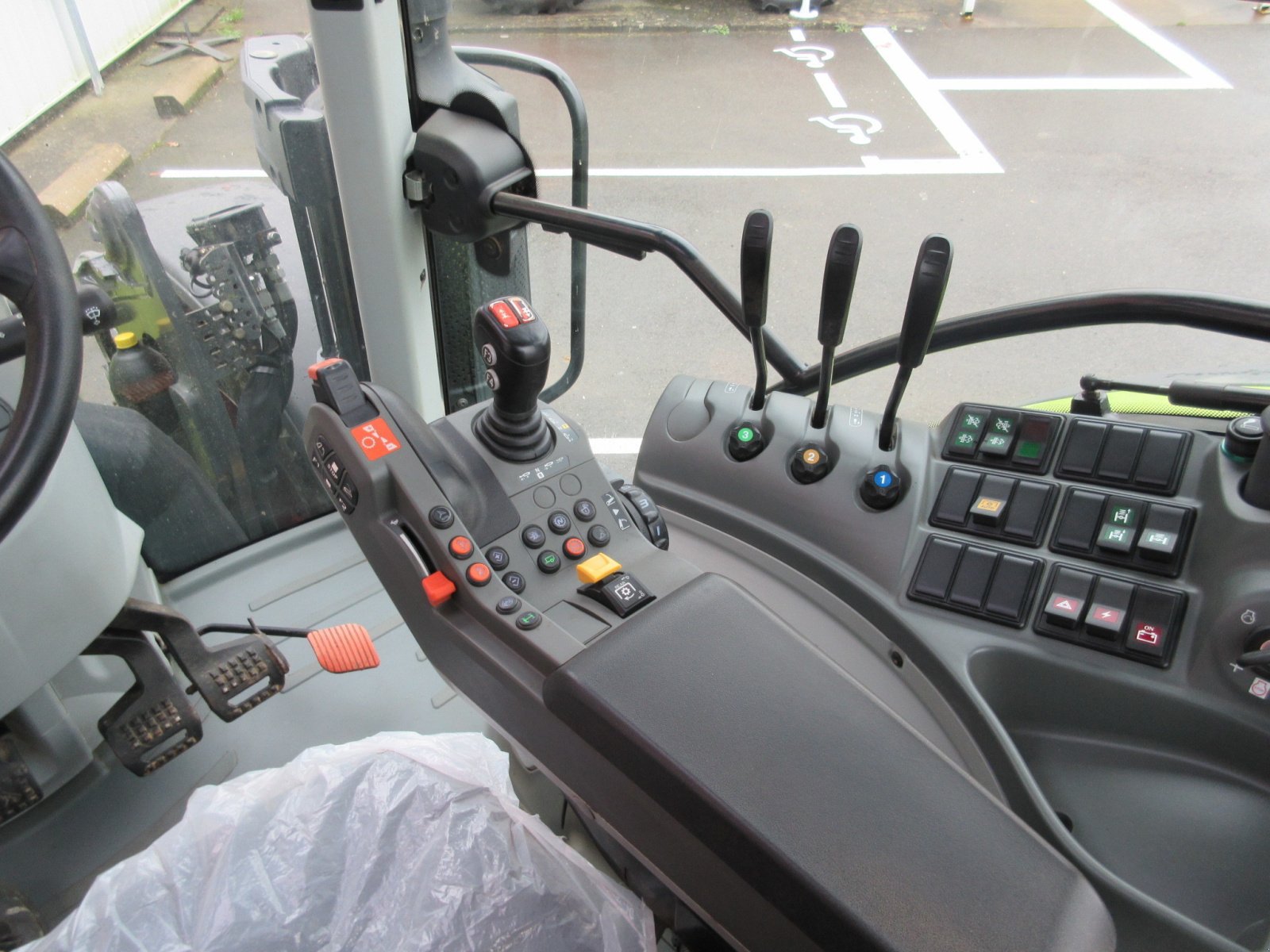 Traktor du type CLAAS ARION 510 FIRST EDITION, Gebrauchtmaschine en BEGARD (Photo 8)