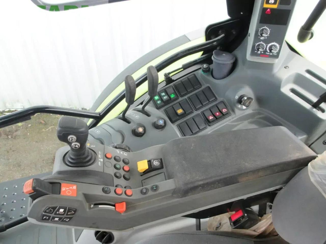 Traktor типа CLAAS arion 510 - s5 sur mesure, Gebrauchtmaschine в PLOUIGNEAU (Фотография 2)