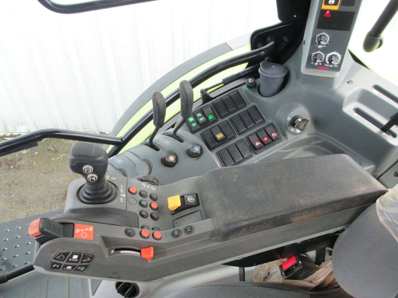 Traktor типа CLAAS ARION 510 - S5 SUR MESURE, Gebrauchtmaschine в PLOUIGNEAU (Фотография 2)
