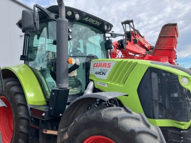 Traktor типа CLAAS ARION 520 CIS T4I CIS, Gebrauchtmaschine в Feurs (Фотография 2)