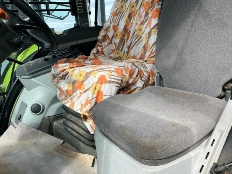 Traktor типа CLAAS ARION 520 CIS T4I CIS, Gebrauchtmaschine в Feurs (Фотография 4)