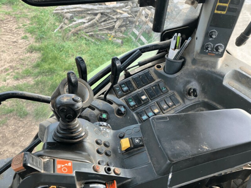 Traktor des Typs CLAAS ARION 520 CIS T4I CIS, Gebrauchtmaschine in Feurs (Bild 5)