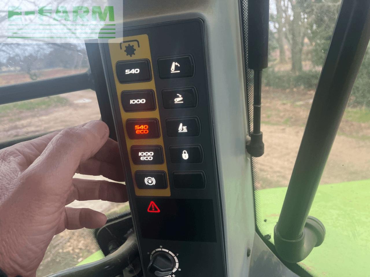 Traktor Türe ait CLAAS arion 520 t4i, Gebrauchtmaschine içinde ST ANDIOL (resim 7)