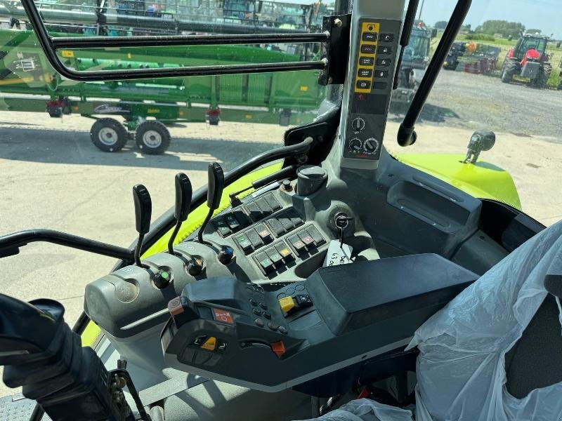 Traktor типа CLAAS ARION 520, Gebrauchtmaschine в Richebourg (Фотография 10)