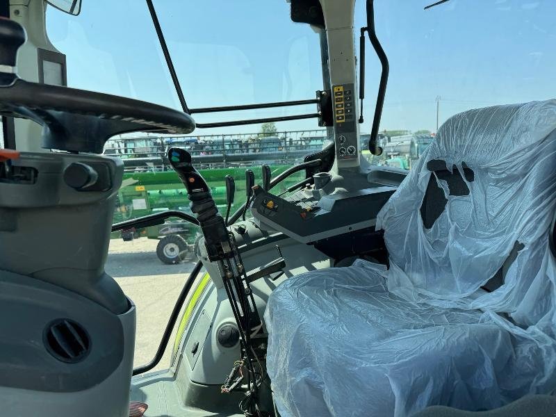 Traktor типа CLAAS ARION 520, Gebrauchtmaschine в Richebourg (Фотография 8)