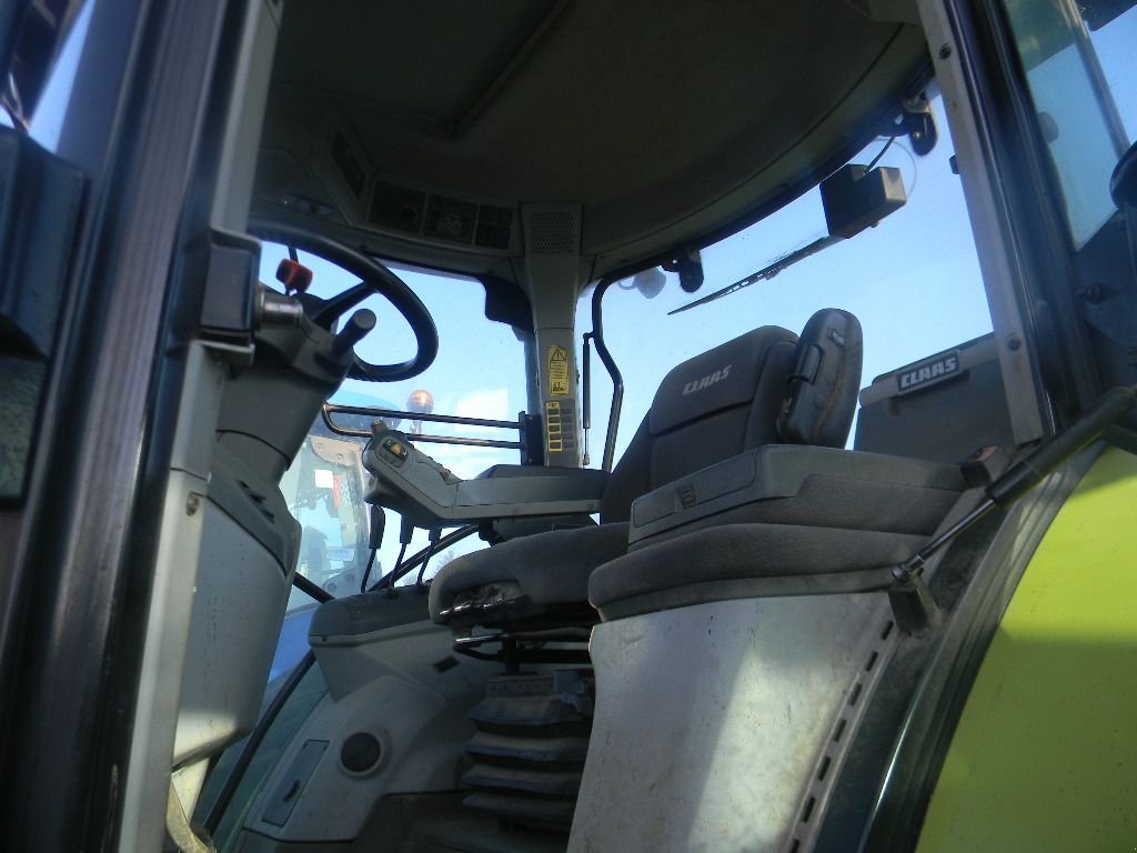 Traktor del tipo CLAAS ARION 520, Gebrauchtmaschine In ENNEZAT (Immagine 5)