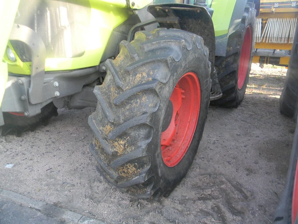 Traktor del tipo CLAAS ARION 520, Gebrauchtmaschine In ENNEZAT (Immagine 2)