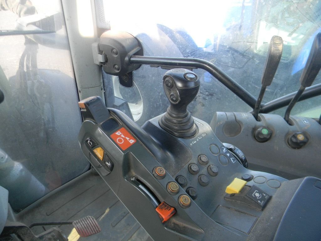 Traktor typu CLAAS ARION 520, Gebrauchtmaschine v ENNEZAT (Obrázek 4)