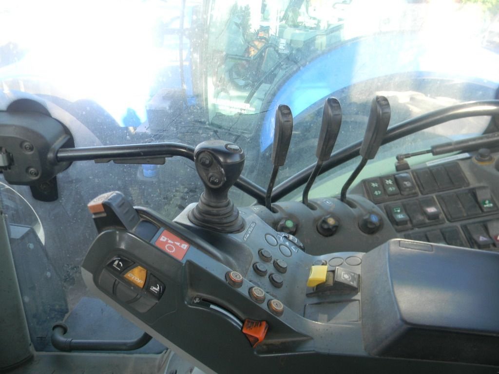 Traktor typu CLAAS ARION 520, Gebrauchtmaschine v ENNEZAT (Obrázek 2)