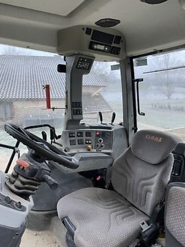 Traktor van het type CLAAS ARION 520, Gebrauchtmaschine in PEYROLE (Foto 4)