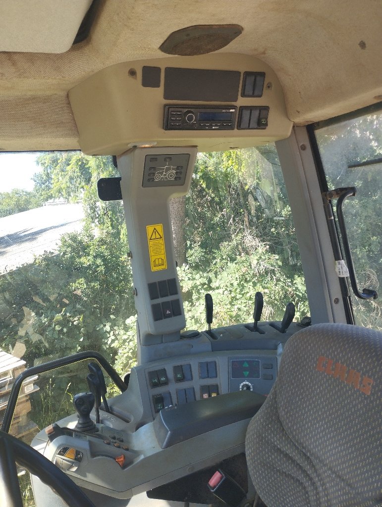 Traktor του τύπου CLAAS ARION 520, Gebrauchtmaschine σε Millau (Φωτογραφία 8)