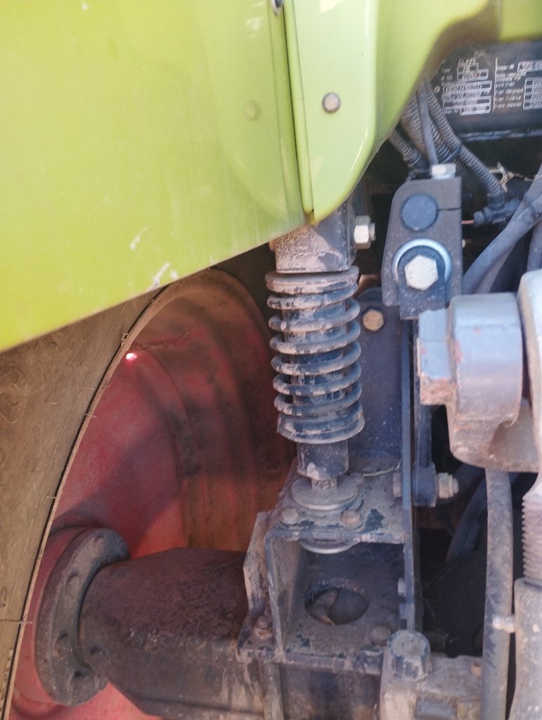 Traktor του τύπου CLAAS ARION 520, Gebrauchtmaschine σε Millau (Φωτογραφία 10)