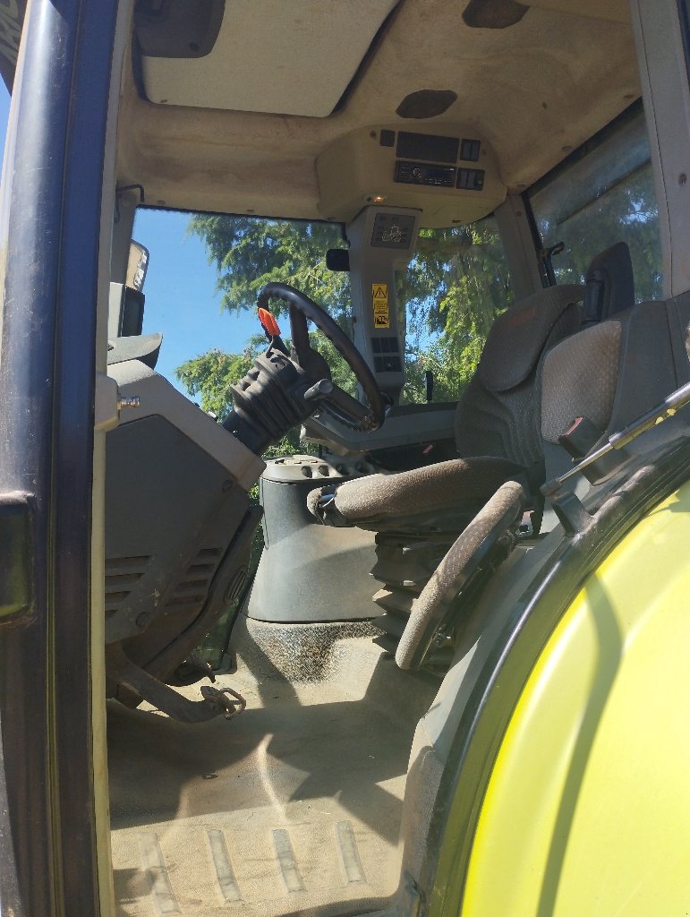 Traktor του τύπου CLAAS ARION 520, Gebrauchtmaschine σε Millau (Φωτογραφία 5)