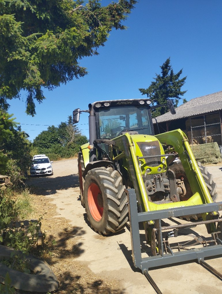 Traktor του τύπου CLAAS ARION 520, Gebrauchtmaschine σε Millau (Φωτογραφία 2)