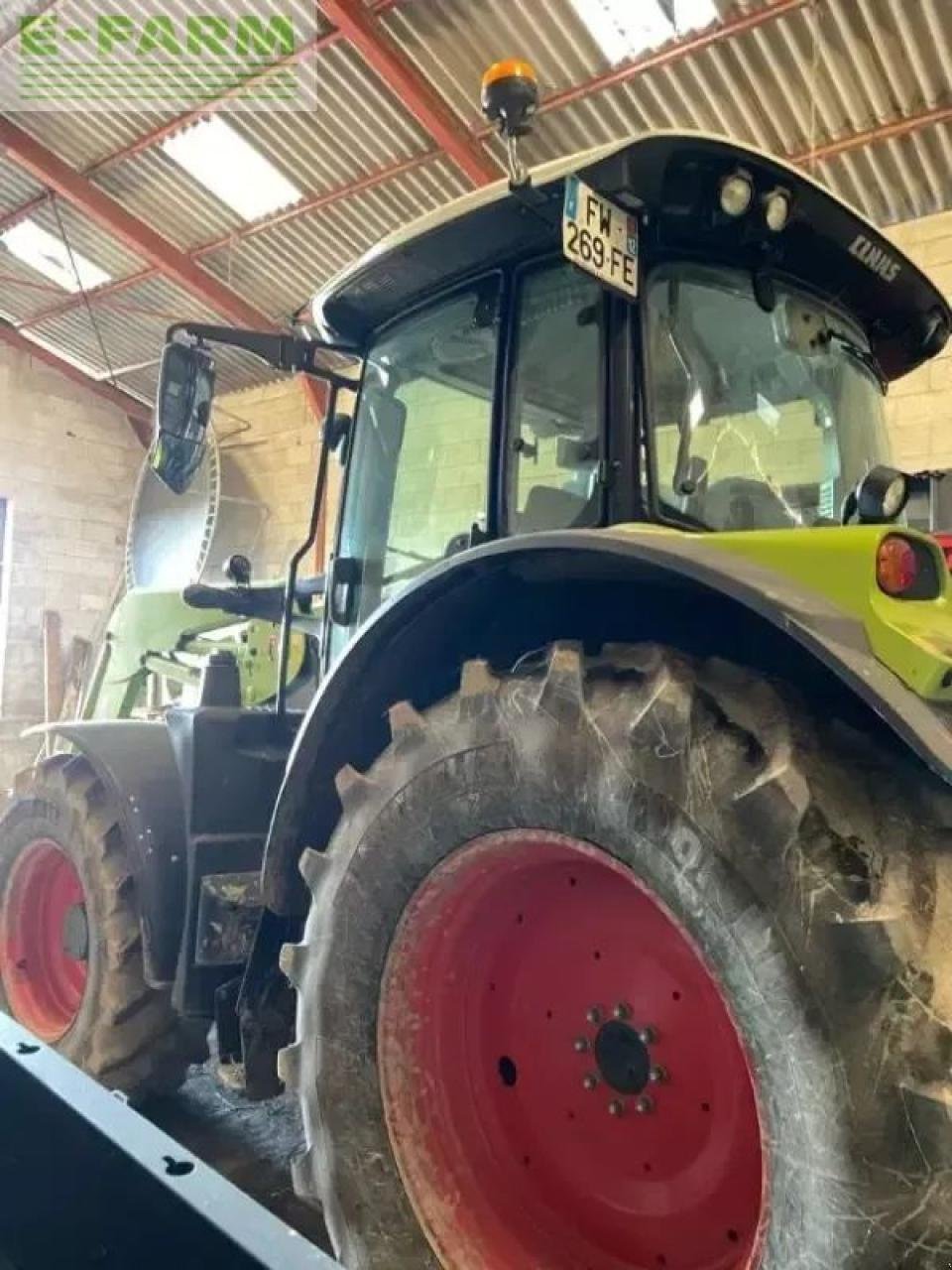 Traktor van het type CLAAS arion 530 cis CIS, Gebrauchtmaschine in SAINTE-GENEVIÈVE-SUR-ARGENCE (Foto 3)
