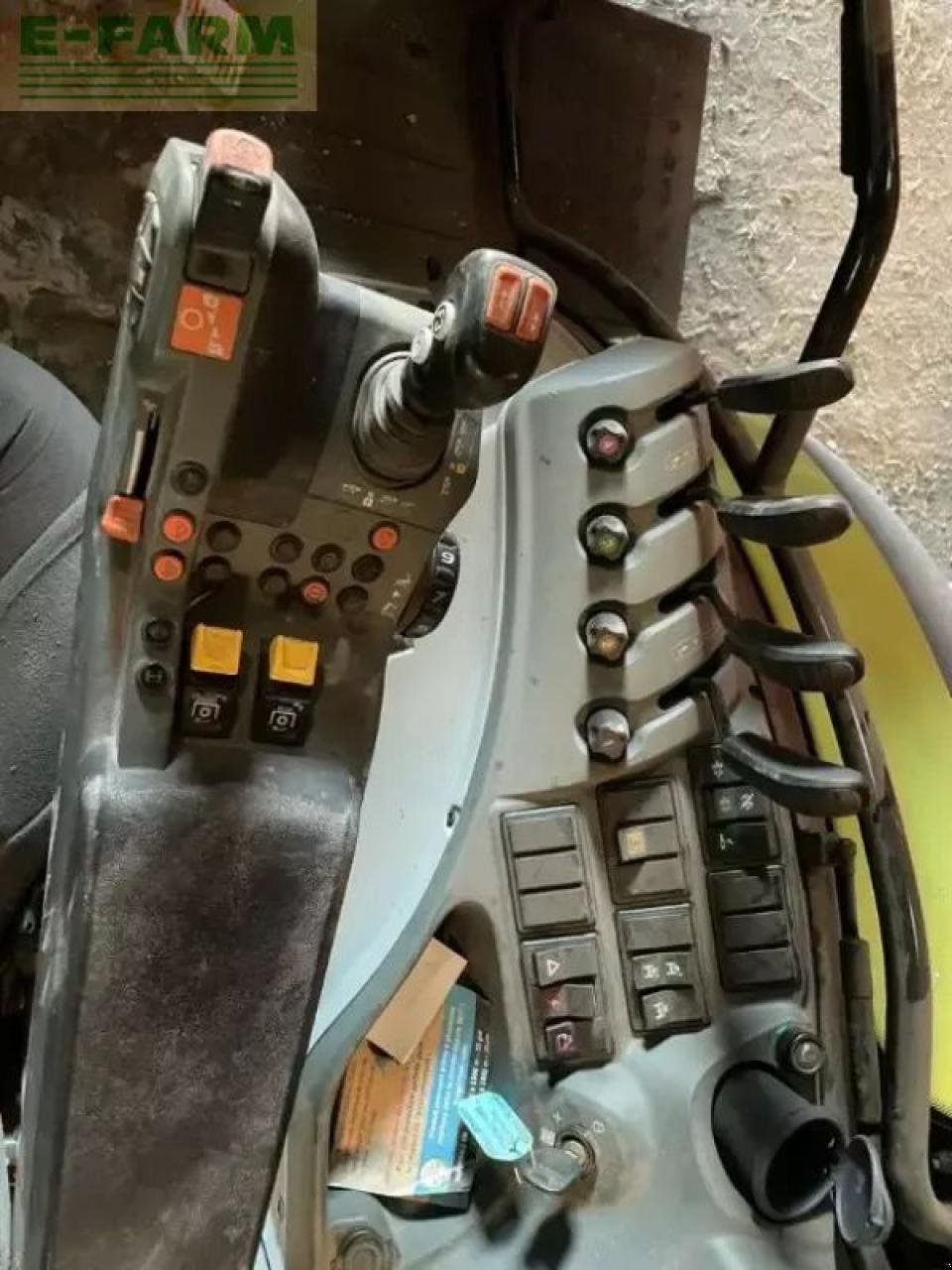 Traktor van het type CLAAS arion 530 cis CIS, Gebrauchtmaschine in SAINTE-GENEVIÈVE-SUR-ARGENCE (Foto 4)