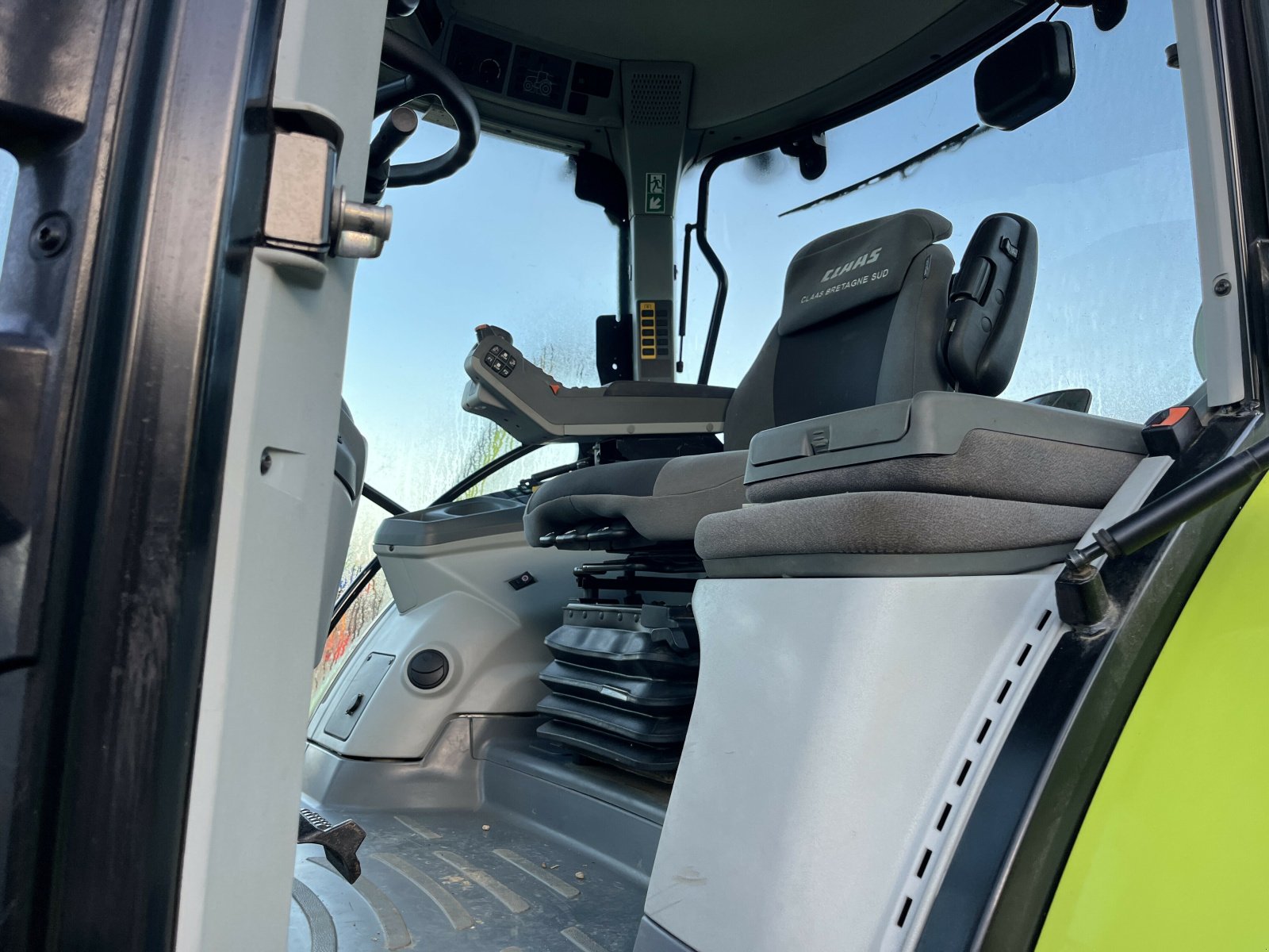 Traktor des Typs CLAAS ARION 530 CMATIC S5 LS 30+, Gebrauchtmaschine in PONTIVY (Bild 8)