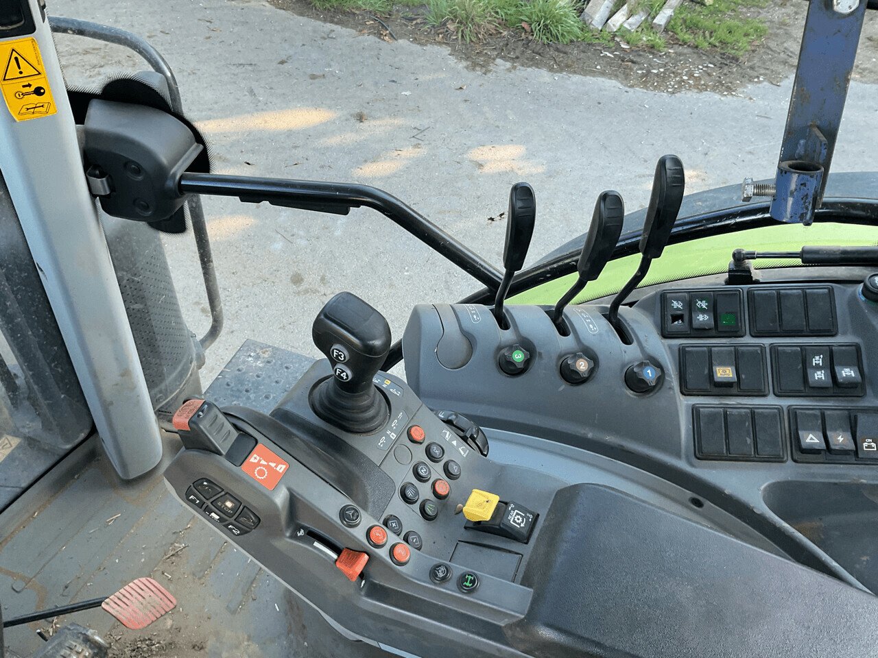 Traktor Türe ait CLAAS ARION 530 CMATIC, Gebrauchtmaschine içinde PLOUIGNEAU (resim 7)