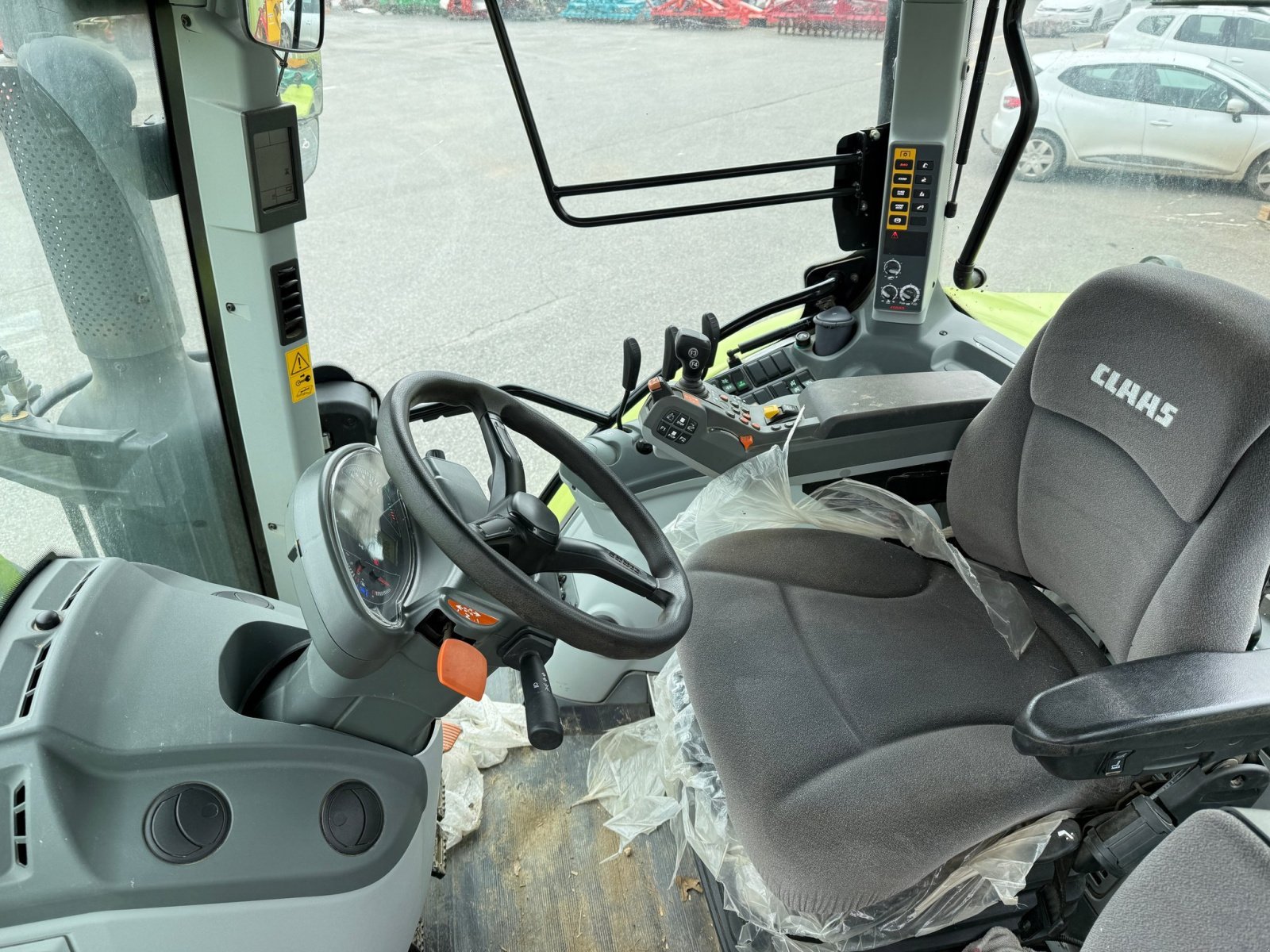 Traktor typu CLAAS ARION 530 HEXASHIFT -, Gebrauchtmaschine w ORLEIX (Zdjęcie 8)