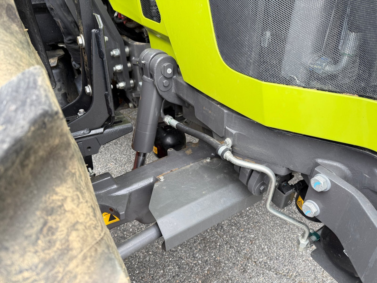 Traktor от тип CLAAS ARION 530 HEXASHIFT -, Gebrauchtmaschine в ORLEIX (Снимка 11)