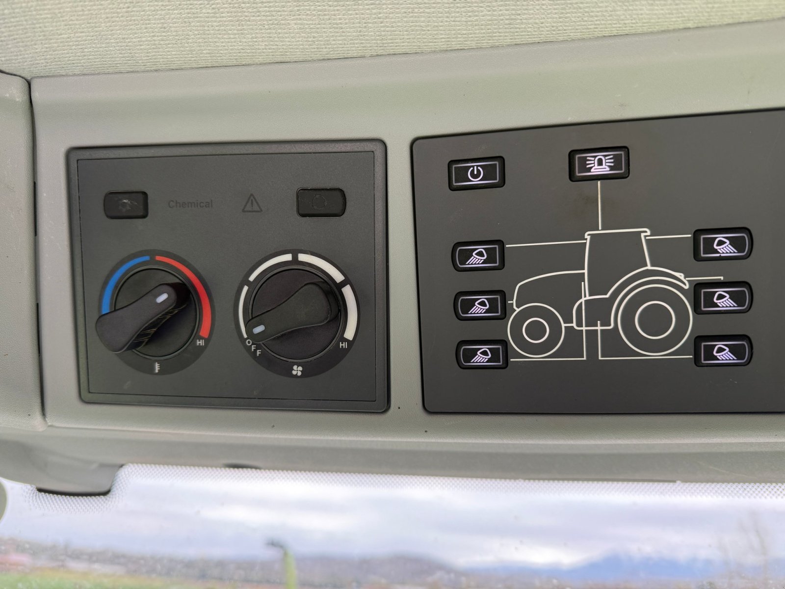 Traktor typu CLAAS ARION 530 HEXASHIFT -, Gebrauchtmaschine w ORLEIX (Zdjęcie 11)