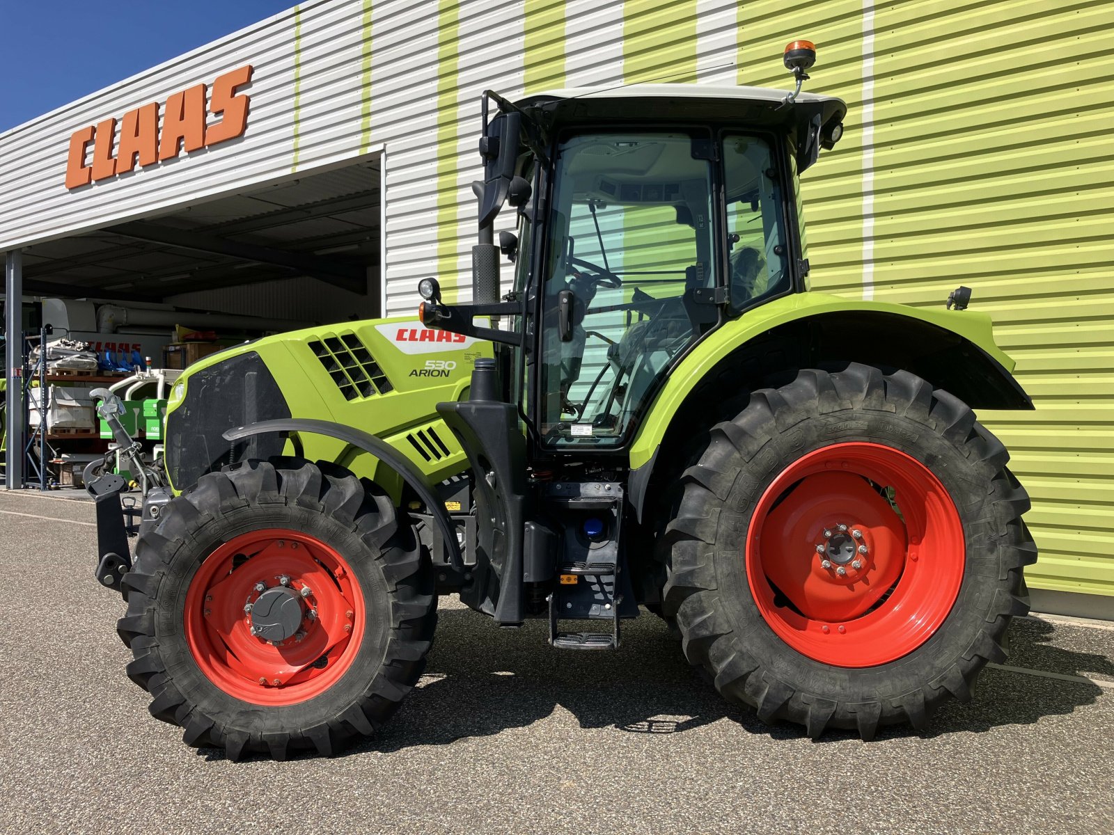 Traktor of the type CLAAS ARION 530 HEXASHIFT, Gebrauchtmaschine in AILLAS (Picture 2)
